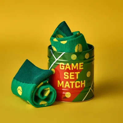 Calcetines “Game, Set, Match” en lata | Happyideas