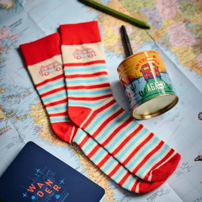 Calcetines "On the Road Again" en Lata | Happyideas