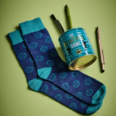Calcetines “The Beautiful Game” en lata | Happyideas