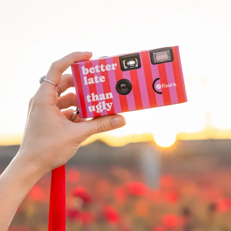 Cámara desechable “Better late than ugly” | Happyideas