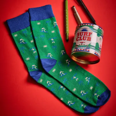 Calcetines “Surf Club” en lata | Happyideas