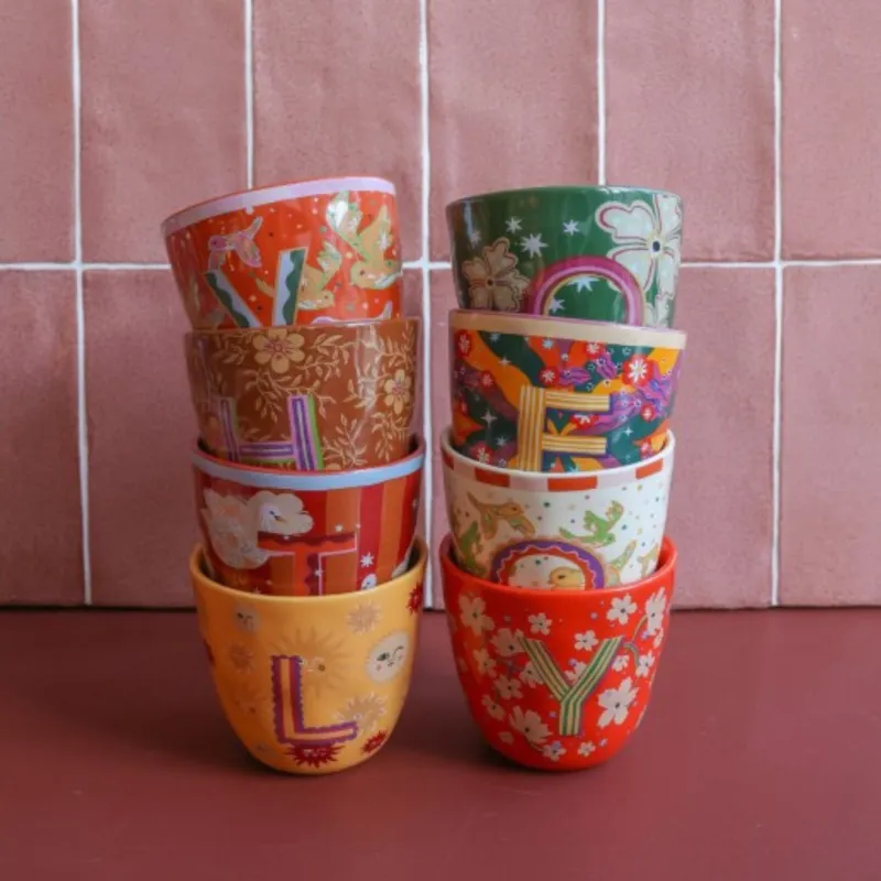 Taza con letra V: la inicial para tu café | Happyideas