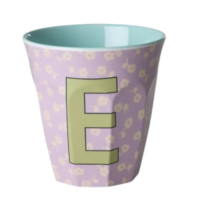 Vaso de melamina con letra E | Happyideas