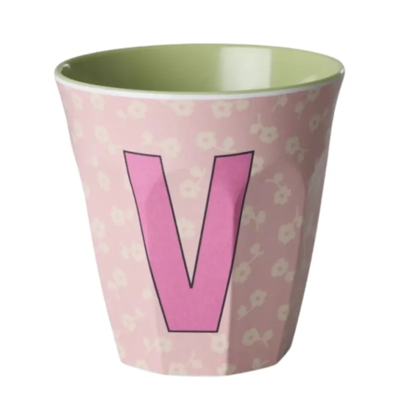 Vaso de melamina con letra V | Happyideas