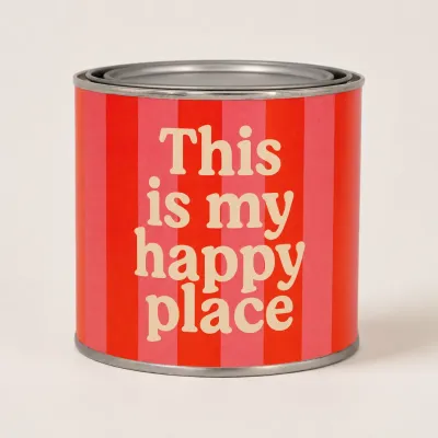 Vela aromática en lata This Is My Happy Place con fragancia de lavanda, de Happyideas