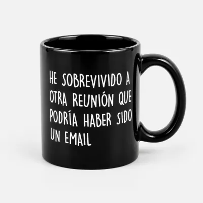 Taza divertida "He sobrevivido a otra reunión" | Happyideas