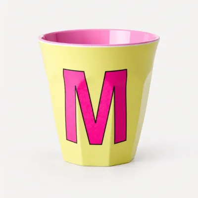 Vaso de melamina con letra M | Happyideas