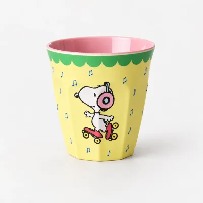 Vaso Snoopy patinador amarillo de melamina | Happyideas