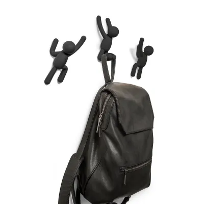 Set de 3 perchas de pared Buddy en negro, con forma de monigotes escalando