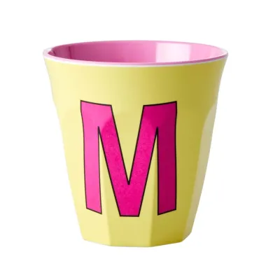 Vaso de melamina con letra M | Happyideas