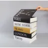 Mesa auxiliar Metropolitan de madera, libros | Happyideas