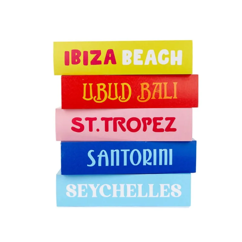 Mesa auxiliar Paradise de madera con libros | Happyideas