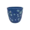 Taza Letra J, vista trasera de cerámica azul oscuro con pequeño estampado floral blanco, sobre fondo gris - Happyideas