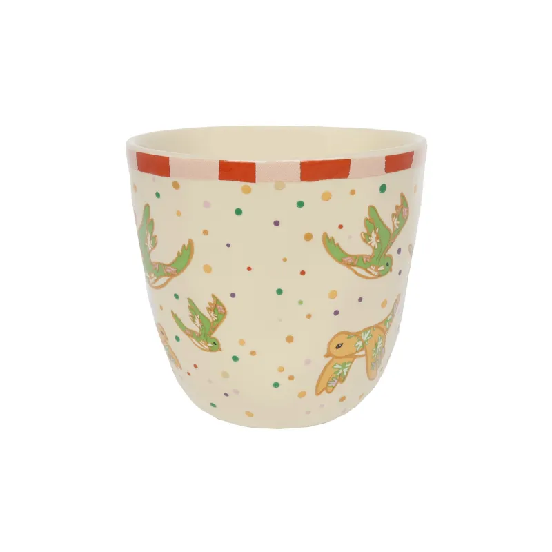 Taza Letra O, vista trasera de cerámica crema con borde rojo y estampado de conejos verdes, sobre fondo blanco - Happyideas
