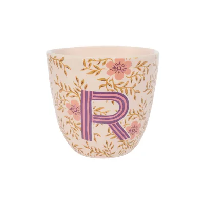 Taza Letra R de cerámica color crema con la letra R en morado y estampado floral, sobre fondo blanco - Happyideas