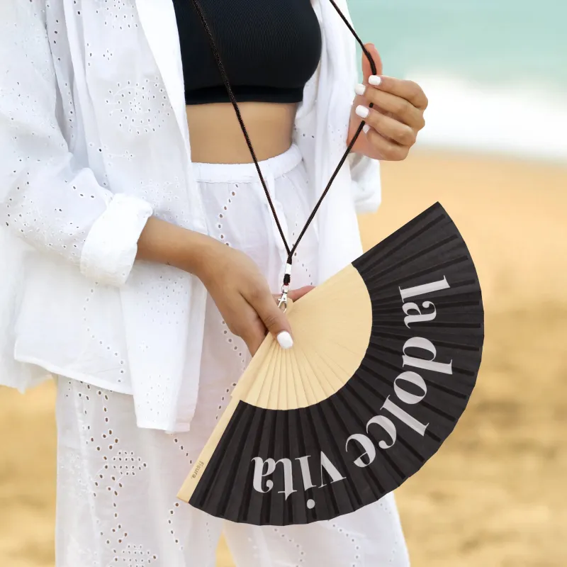 Abanico La Dolce Vita negro con estilo | Happyideas