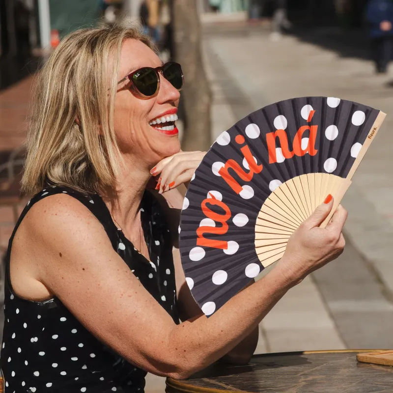 "No Ni Ná" Polka Dot Fan - Happyideas.com