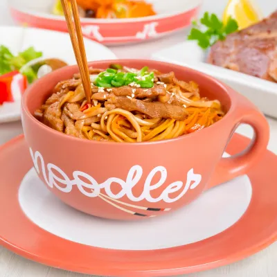 Bowl Noodles de cerámica con asa, 680 ml | Happyideas