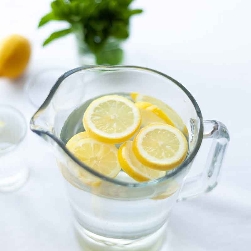 Agua con limón