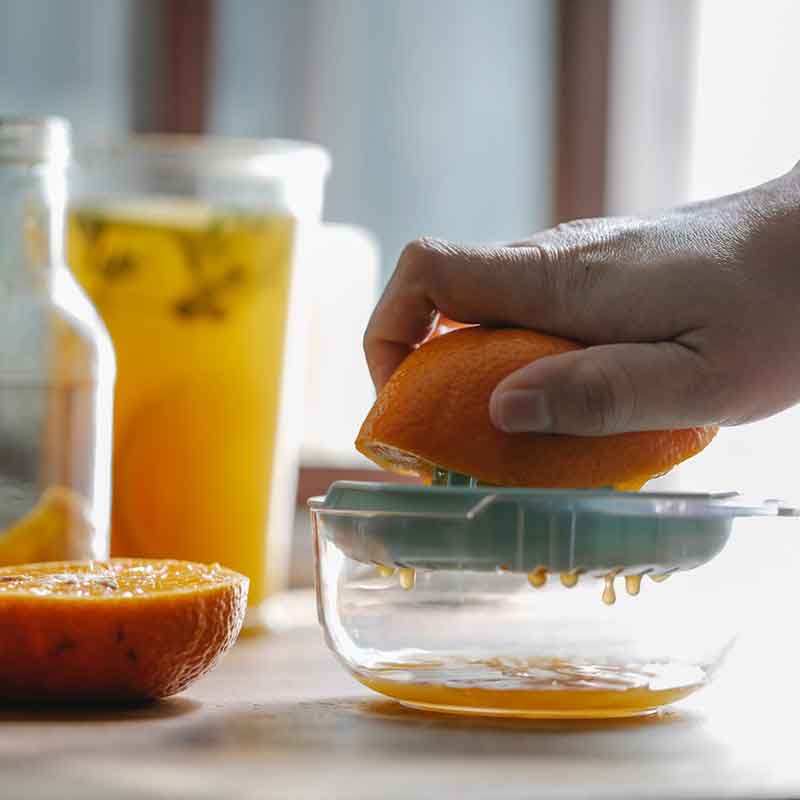 Hora de exprimir y tomar zumo recién hecho