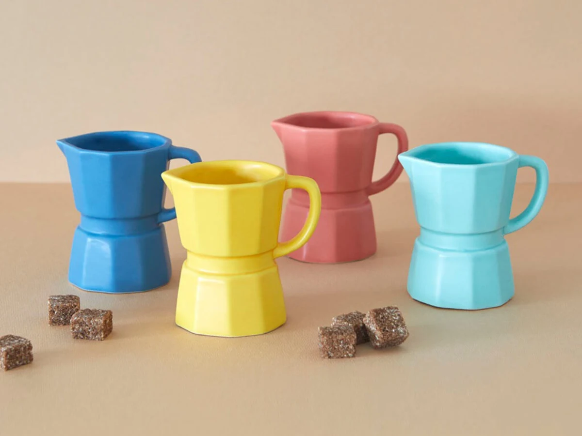 Set de cuatro tazas espresso con forma de cafetera italiana moka de Happyideas